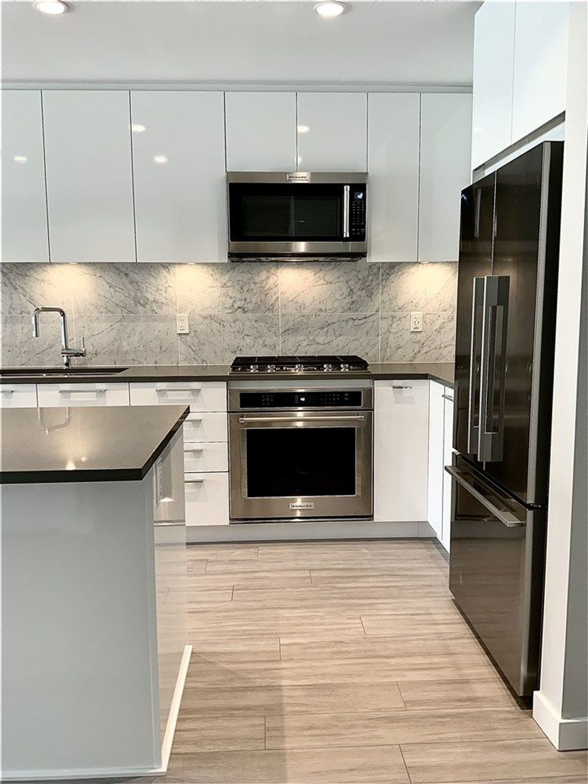 89990 at 402 - 2663 Library Lane, North Vancouver