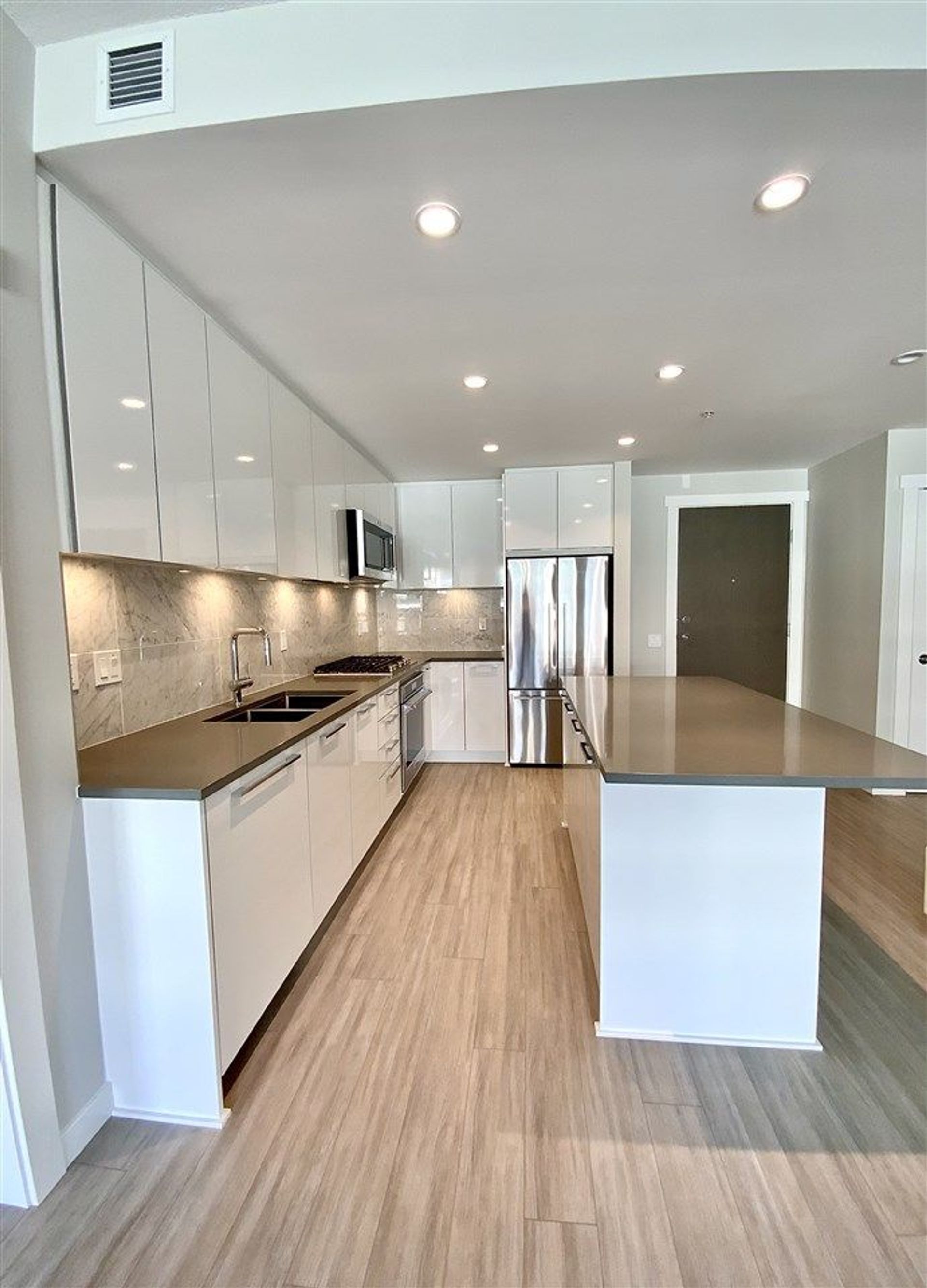 89994 at 402 - 2663 Library Lane, North Vancouver