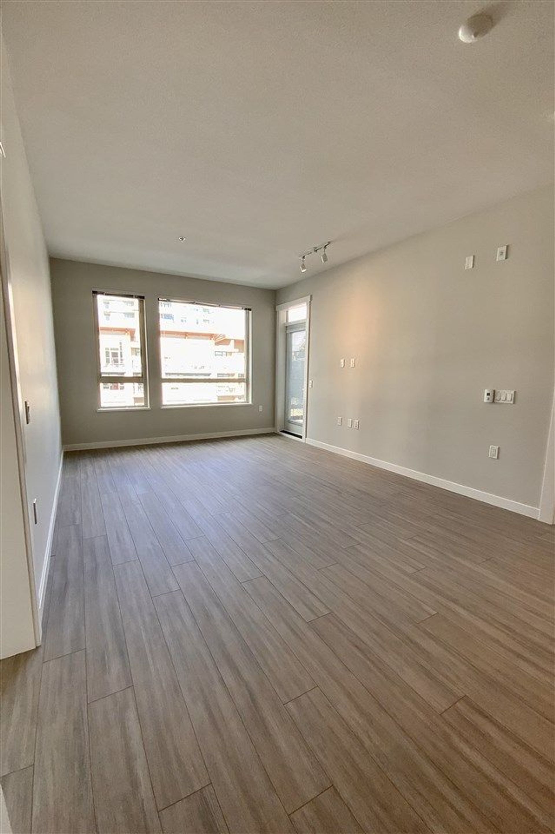 89998 at 402 - 2663 Library Lane, North Vancouver