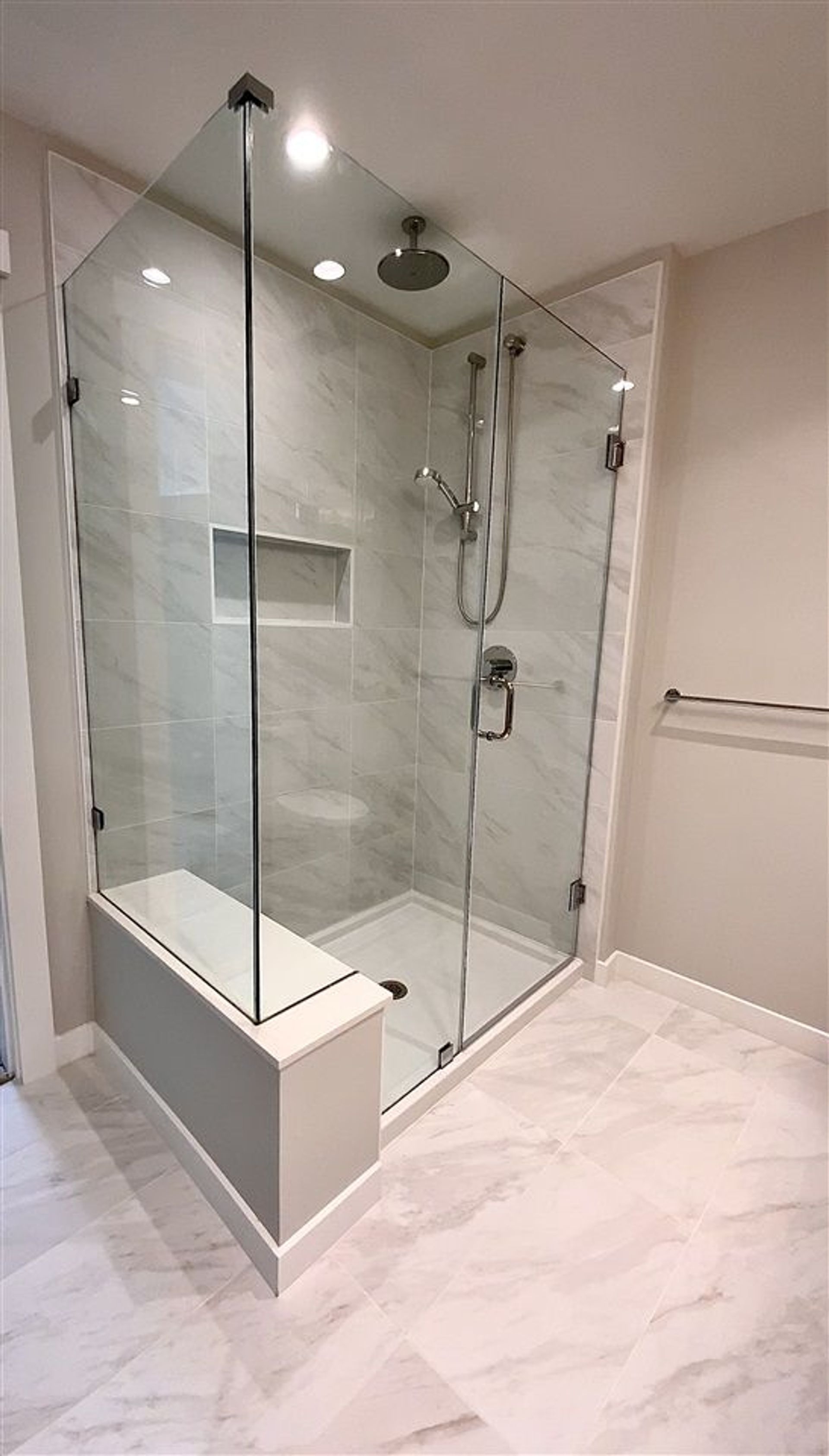 90006 at 402 - 2663 Library Lane, North Vancouver