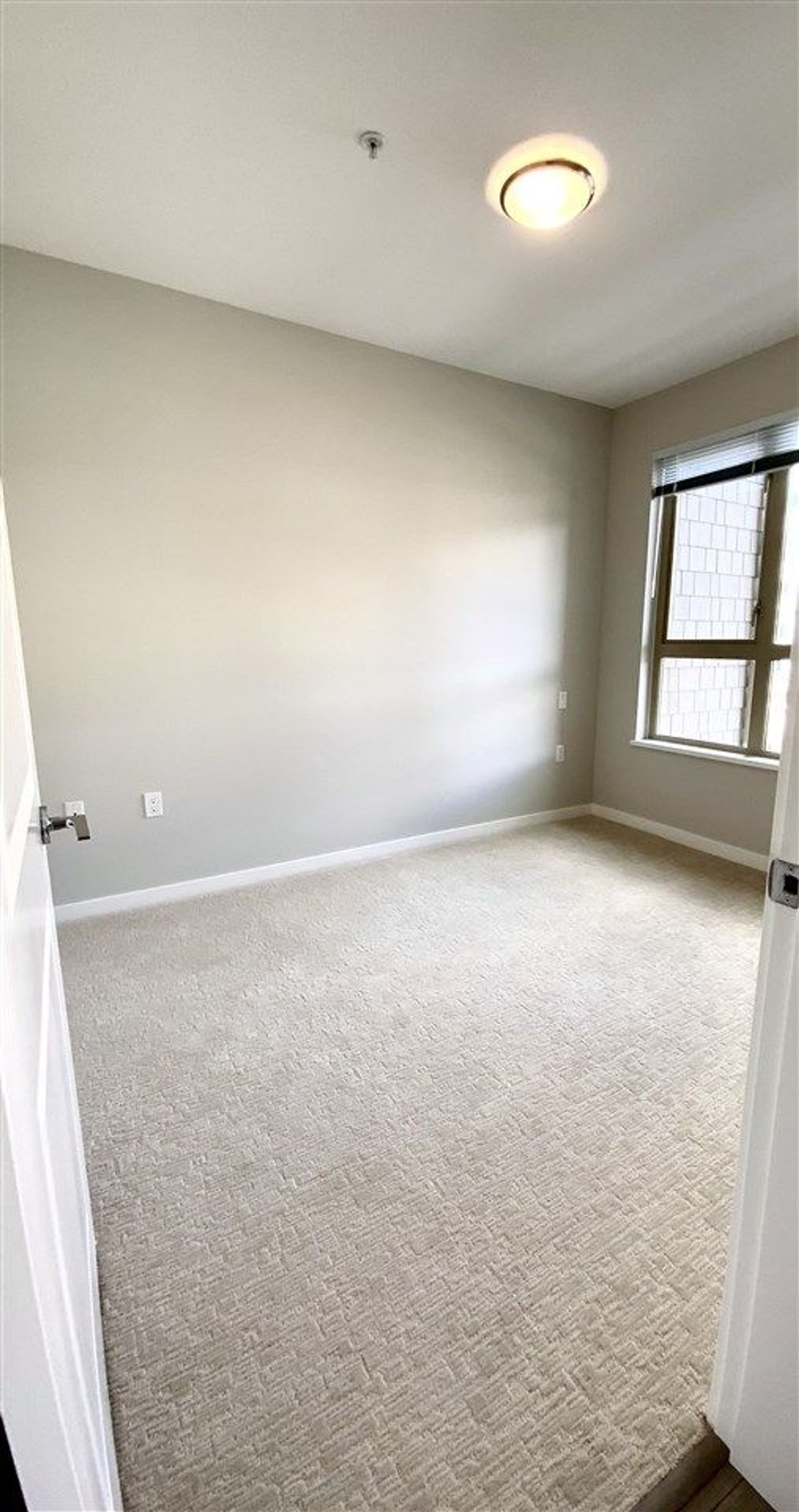 90014 at 402 - 2663 Library Lane, North Vancouver