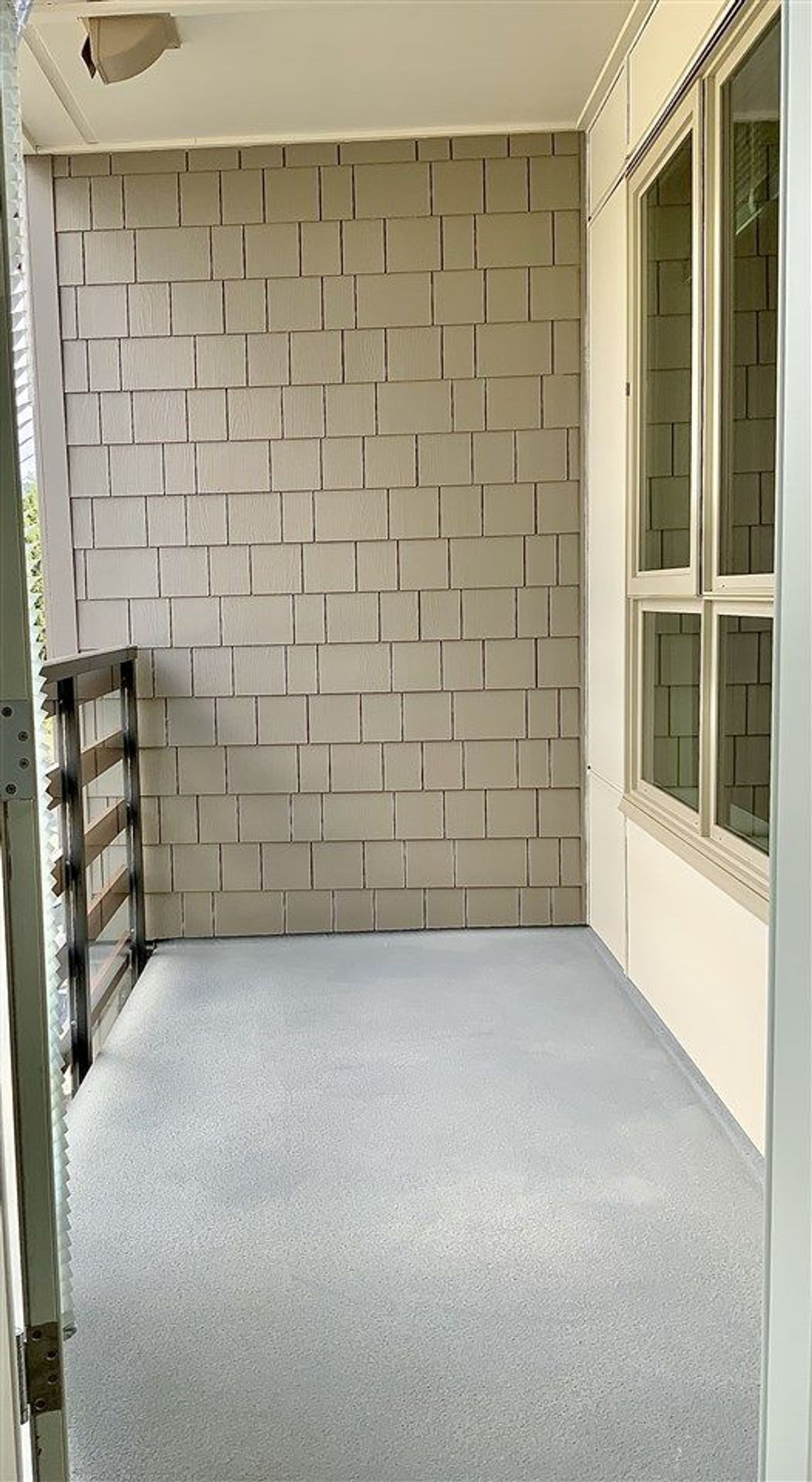 90018 at 402 - 2663 Library Lane, North Vancouver