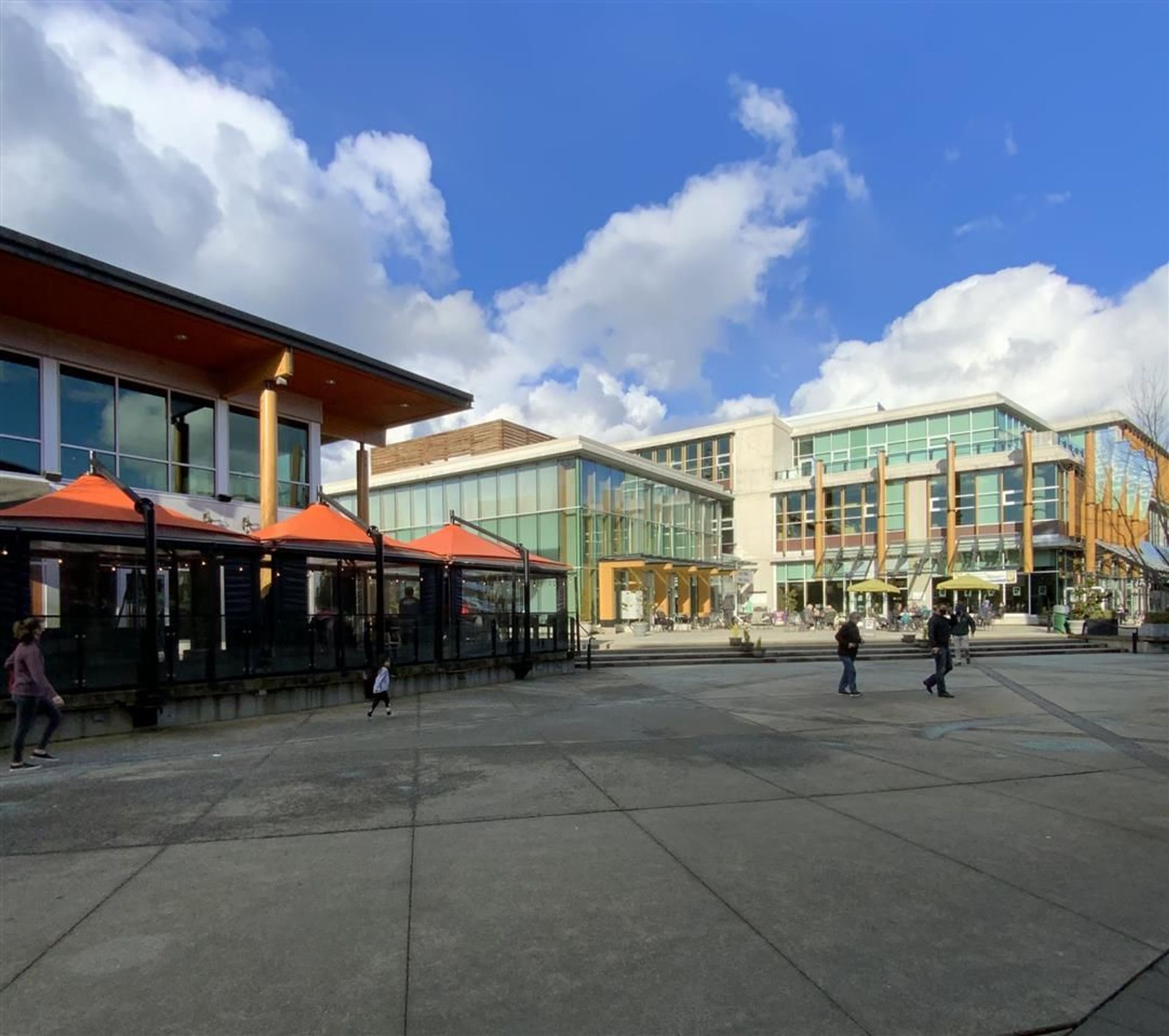 90046 at 402 - 2663 Library Lane, North Vancouver