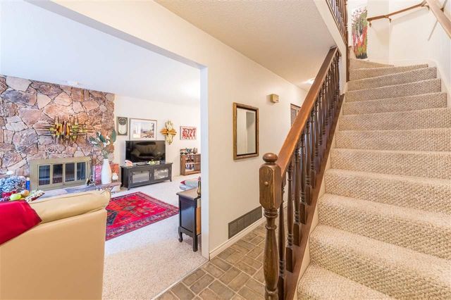 90130 at 1953 Chesterfield Avenue, North Vancouver