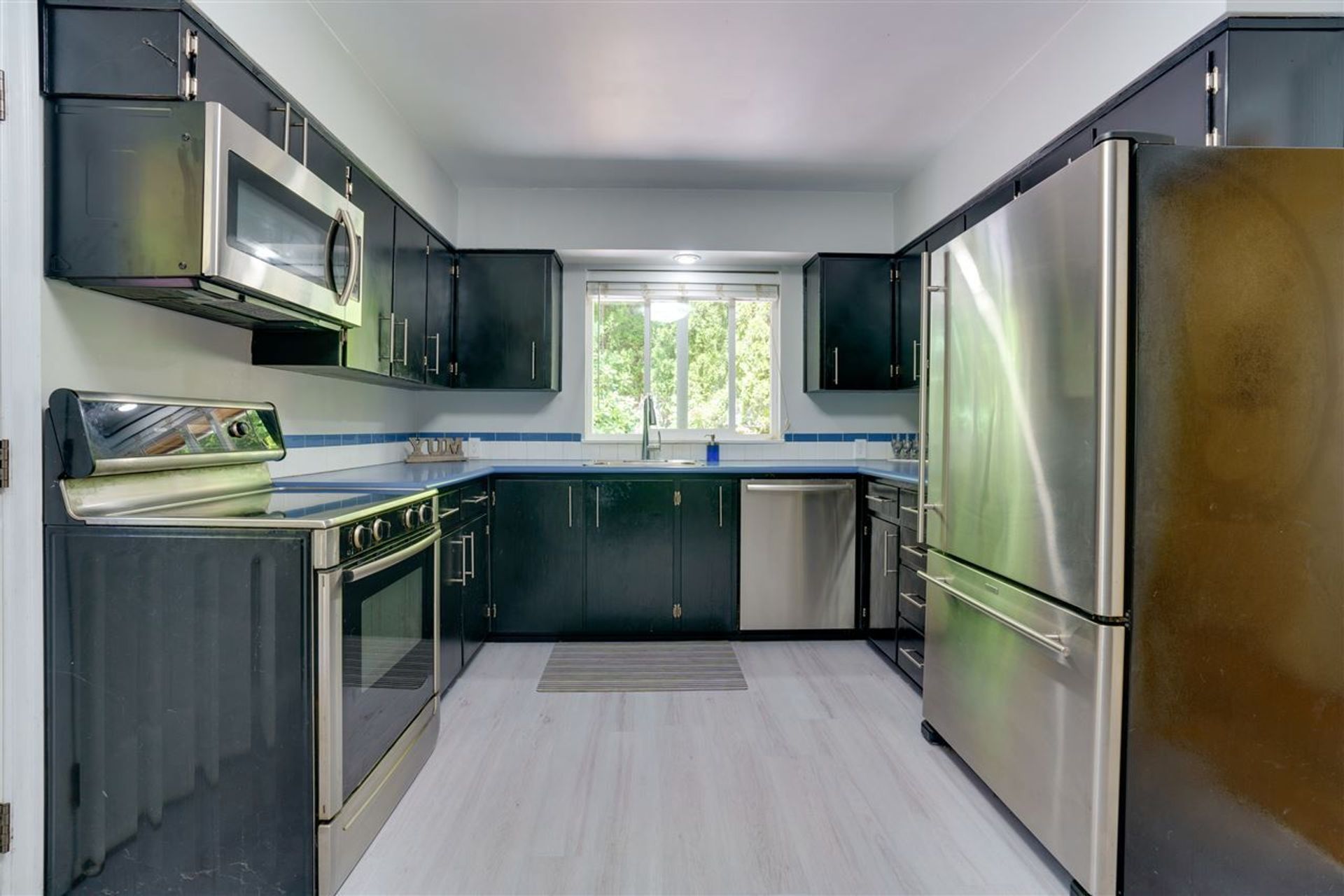 90579 at 985 Clements Avenue, North Vancouver