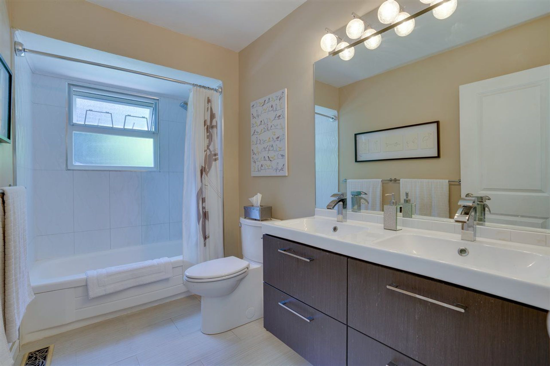 90599 at 985 Clements Avenue, North Vancouver