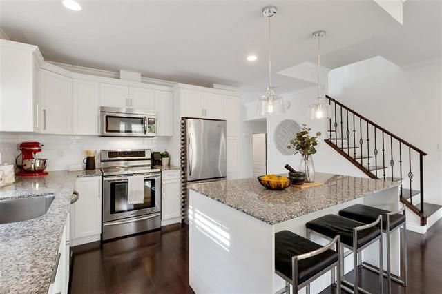 91469 at 322 5th Street E, North Vancouver