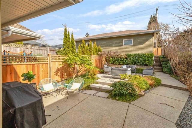 91567 at 322 5th Street E, North Vancouver