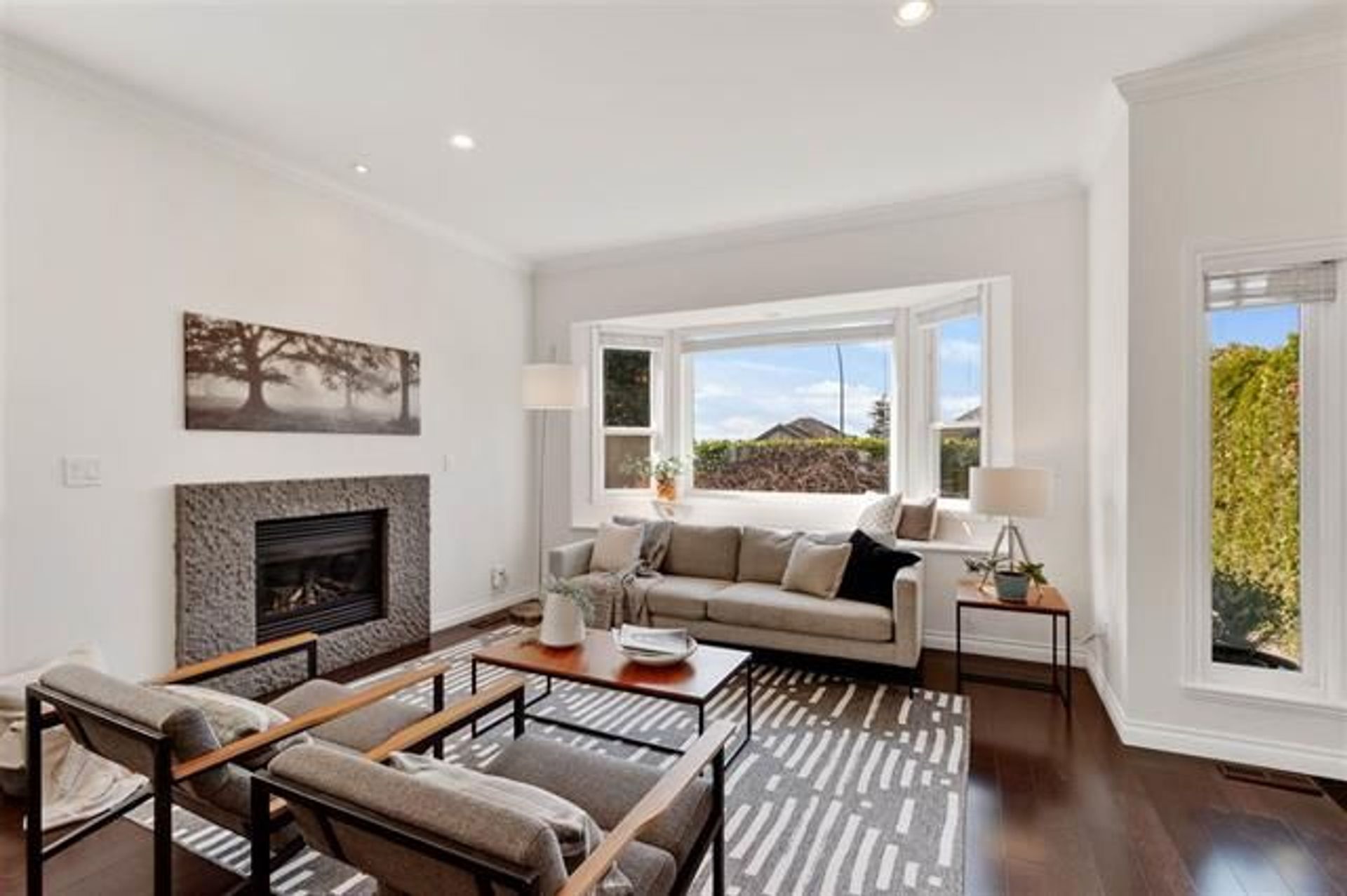 91454 at 322 5th Street E, North Vancouver