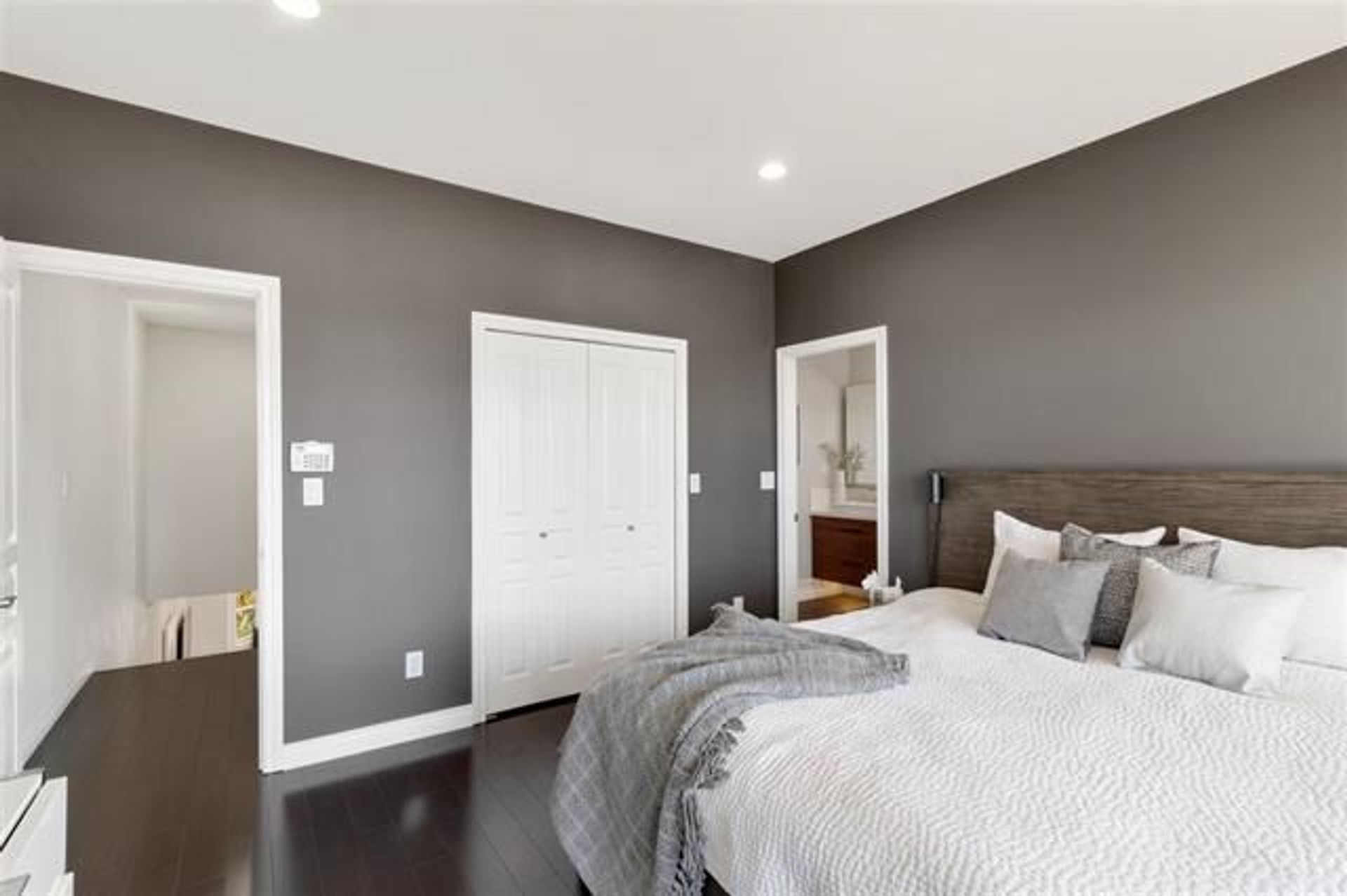 91494 at 322 5th Street E, North Vancouver