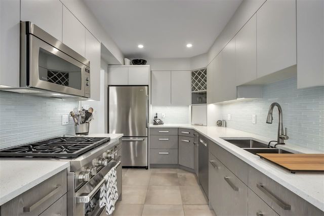 original-10-92160 at 3 - 217 Keith Road E, North Vancouver