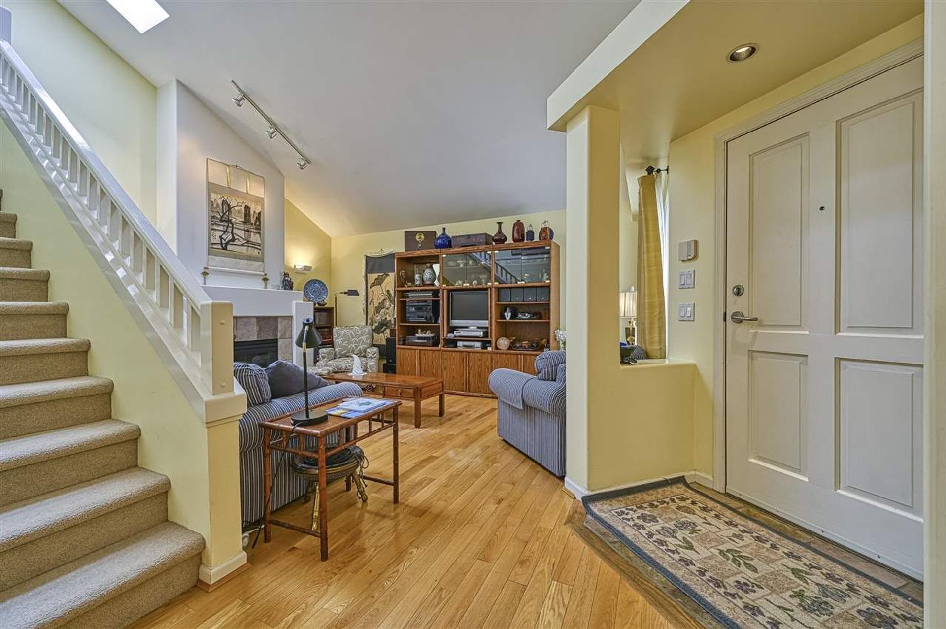 original-jpg-v-1-92303 at 6 - 1550 Larkhall Crescent, North Vancouver