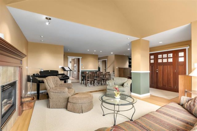 original-jpg-v-1-92507 at 452 18th Street E, North Vancouver