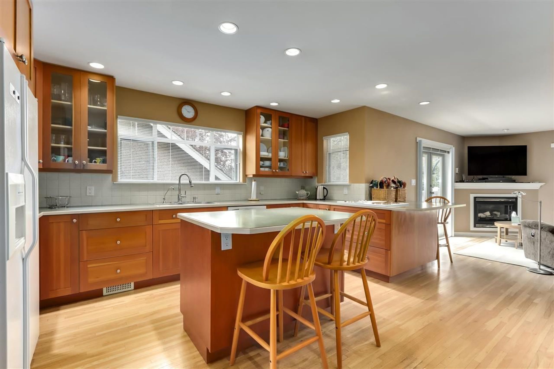 original-jpg-v-1-92519 at 452 18th Street E, North Vancouver