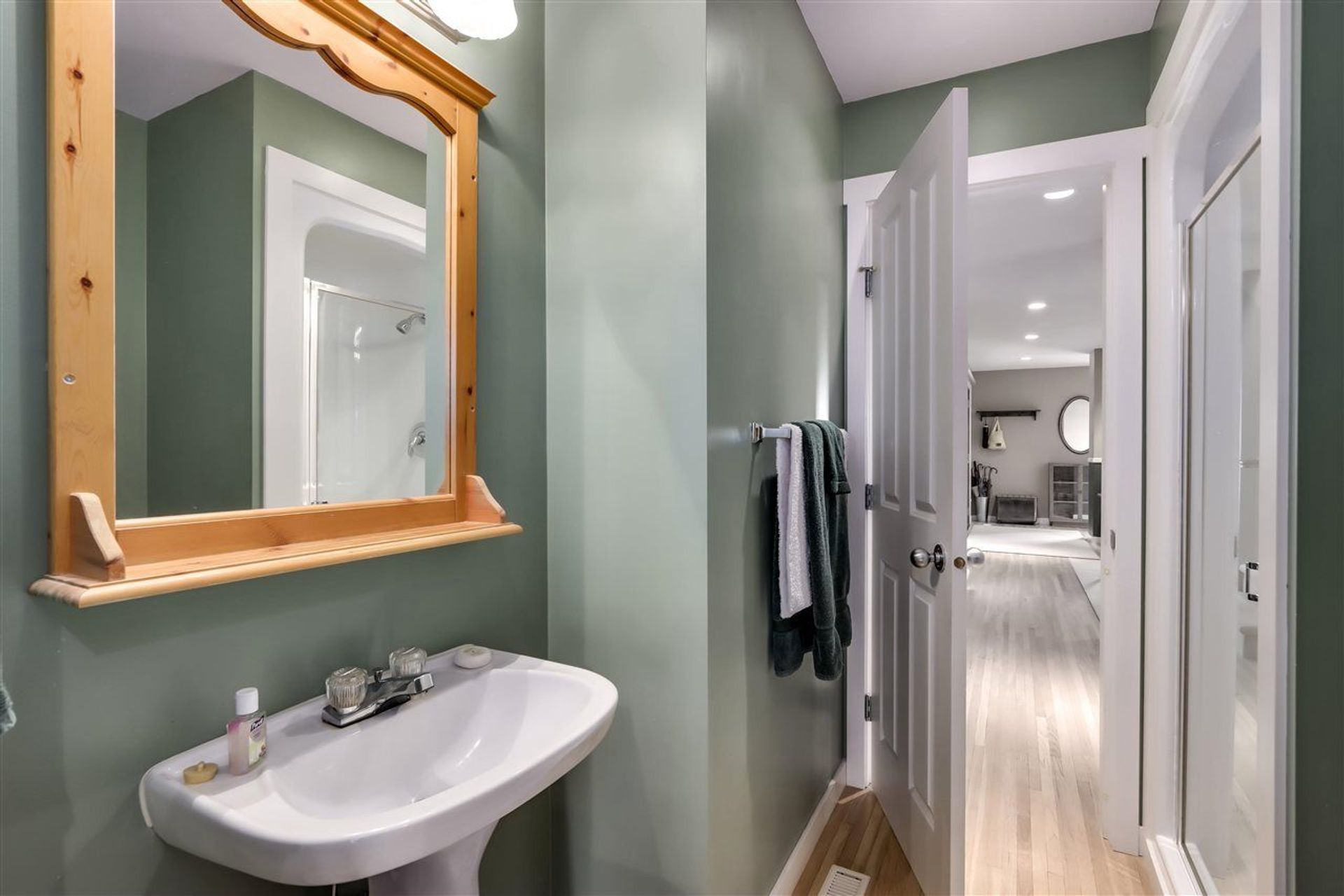 original-jpg-v-1-92531 at 452 18th Street E, North Vancouver