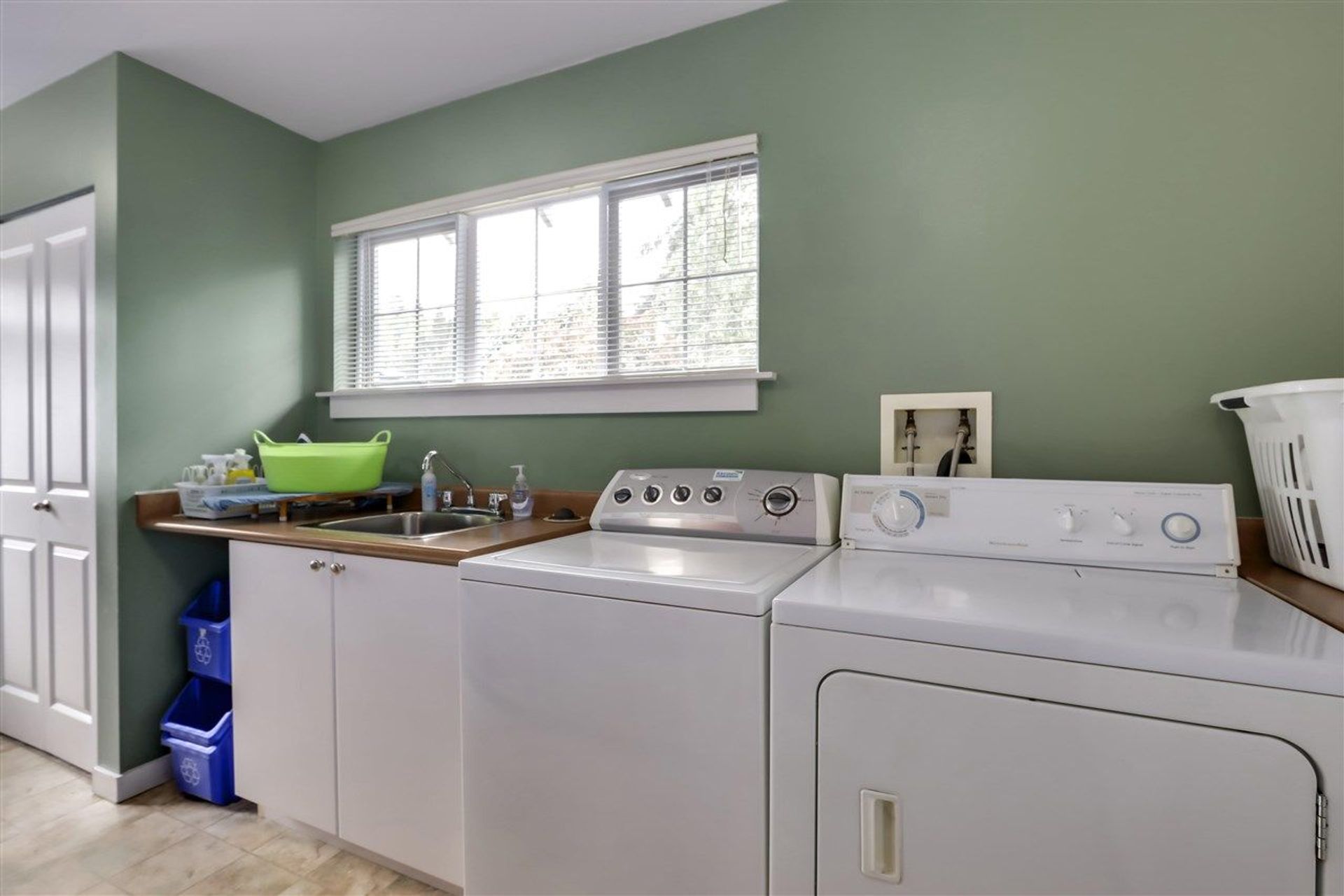 original-jpg-v-1-92539 at 452 18th Street E, North Vancouver