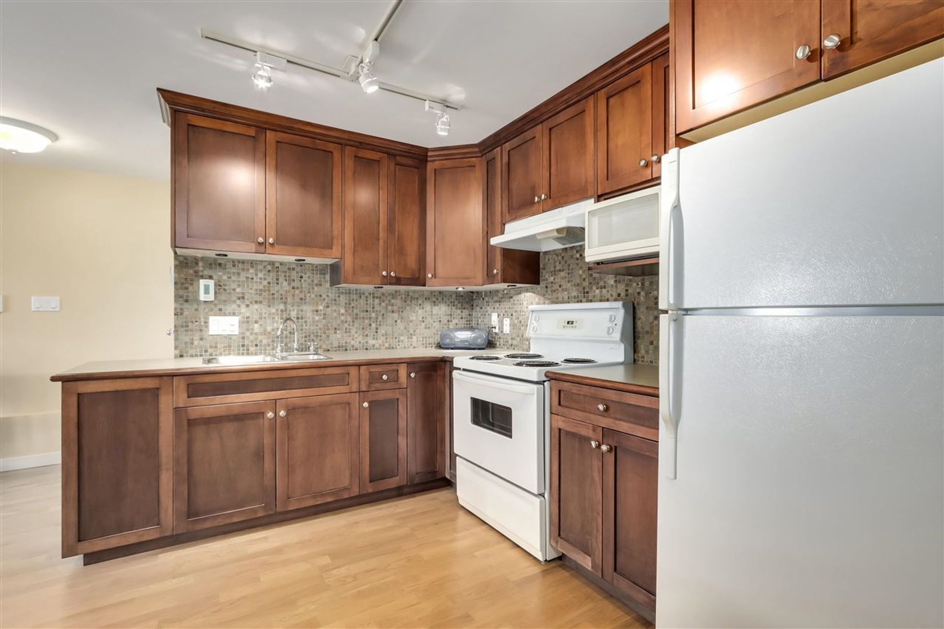 original-jpg-v-1-92579 at 452 18th Street E, North Vancouver