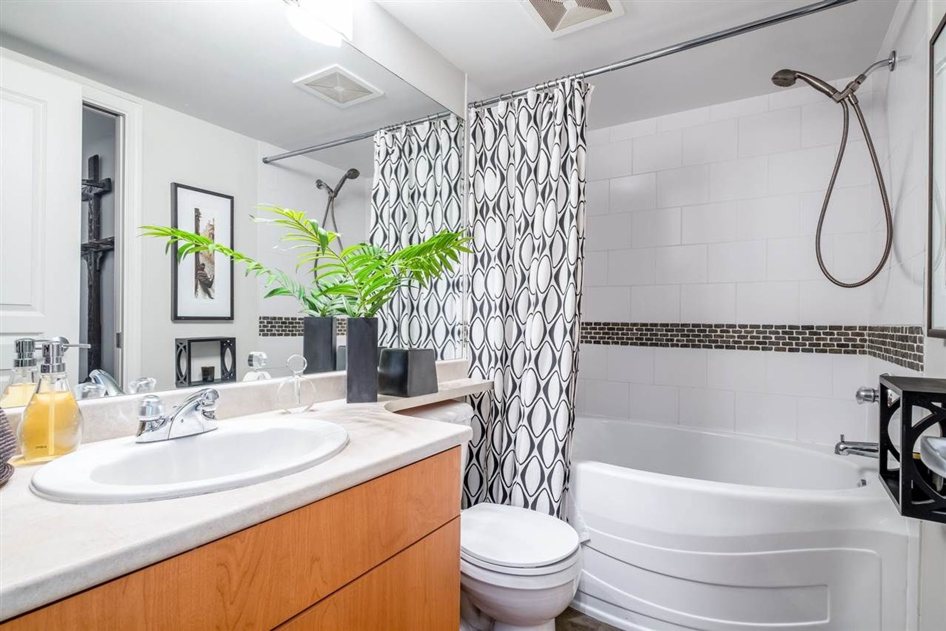 92957 at 268 - 1100 29th Street E, North Vancouver