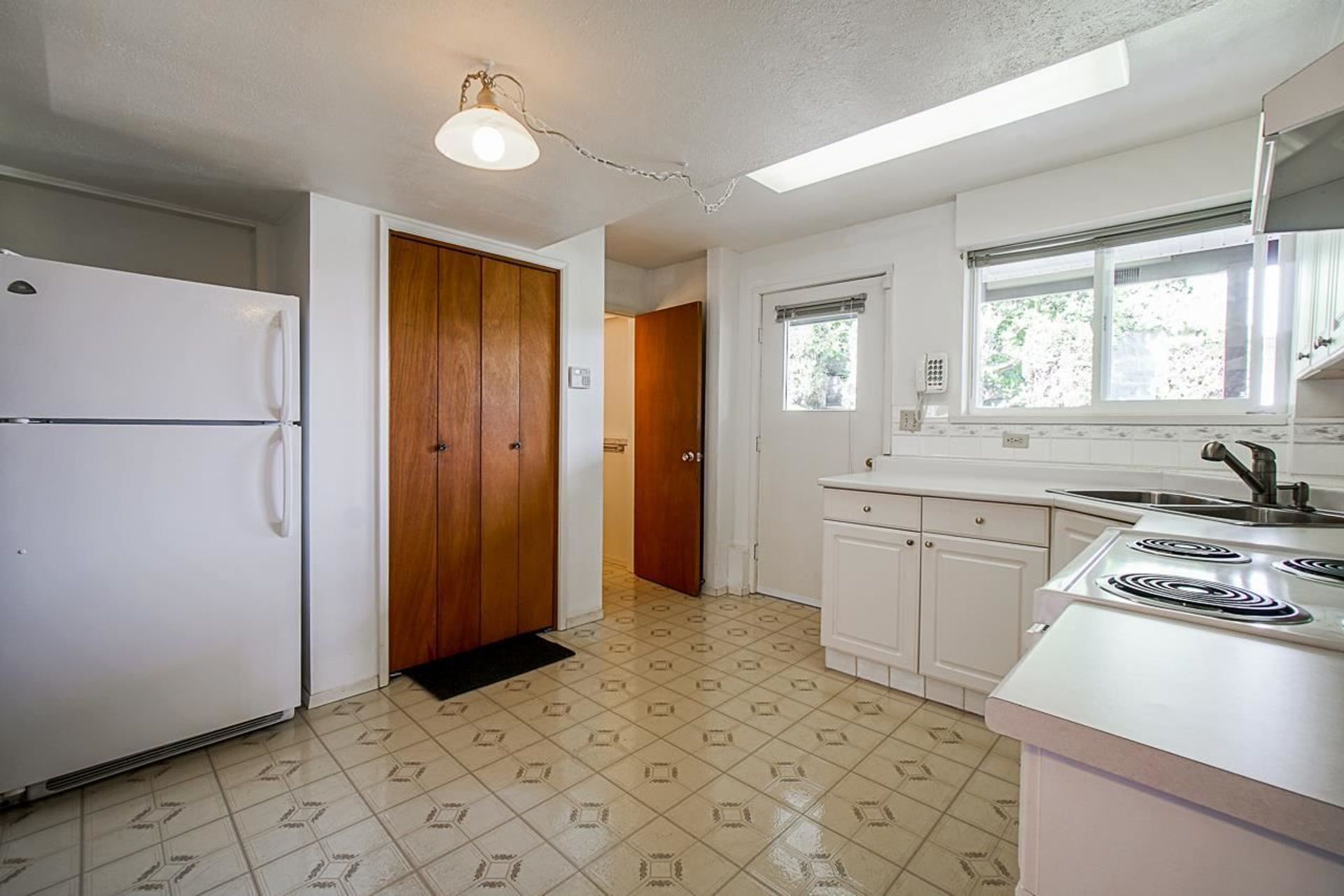 original-jpg-v-1-93207 at 1835 Cliffwood Road, North Vancouver