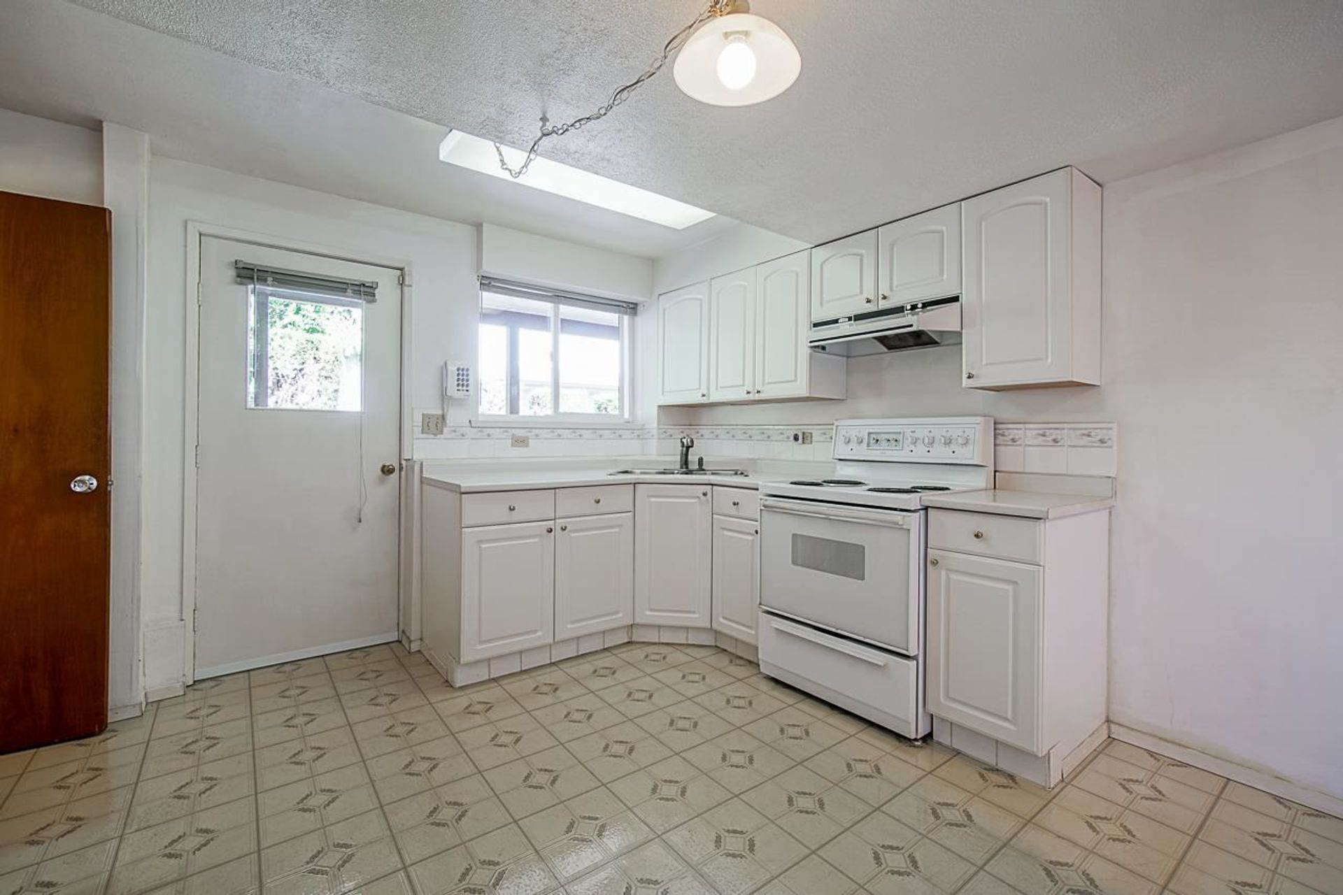 original-jpg-v-1-93238 at 1835 Cliffwood Road, North Vancouver