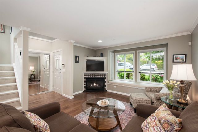 279-e-5th-street-lower-lonsdale-north-vancouver-03 at 279 E 5th Street, Lower Lonsdale, North Vancouver