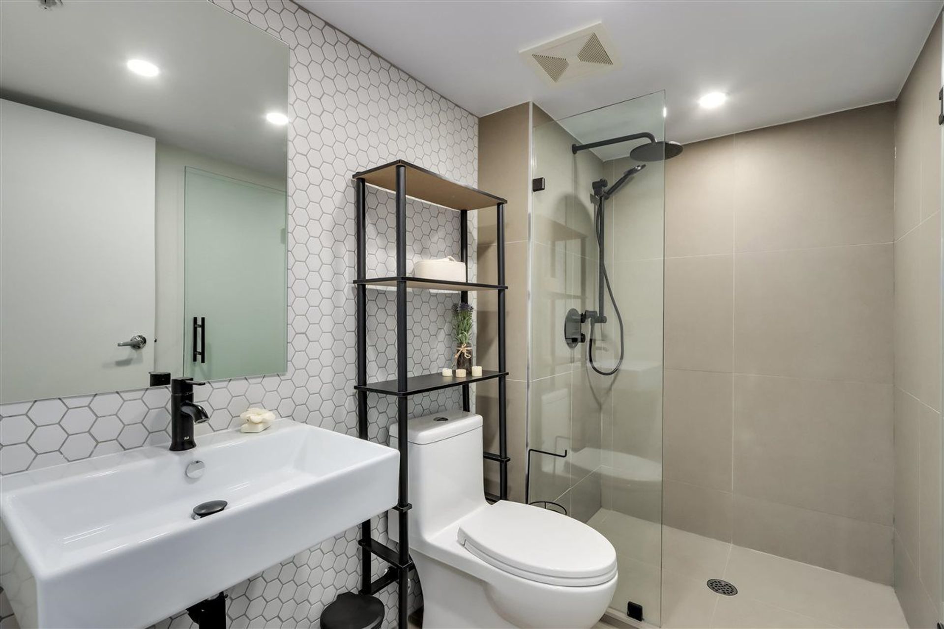 original-jpg-v-1-94373 at 708 - 188 Esplanade Avenue E, North Vancouver