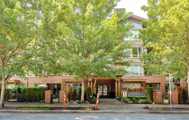 96798 at 403 - 2601 Whiteley Court, North Vancouver
