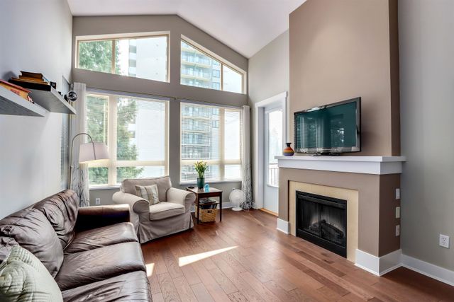 96823 at 403 - 2601 Whiteley Court, North Vancouver