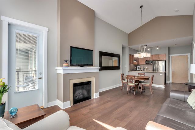 96826 at 403 - 2601 Whiteley Court, North Vancouver