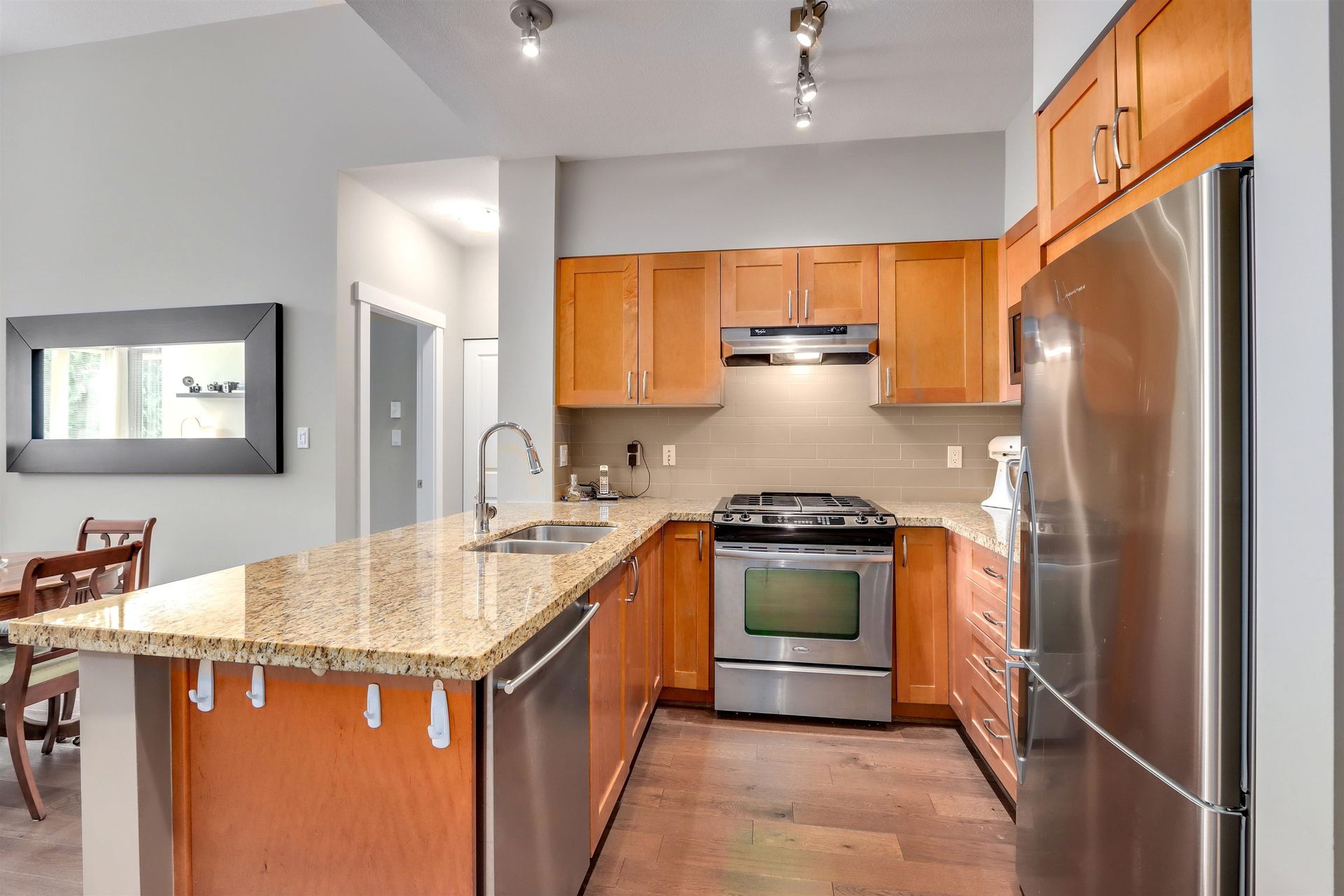 96809 at 403 - 2601 Whiteley Court, North Vancouver