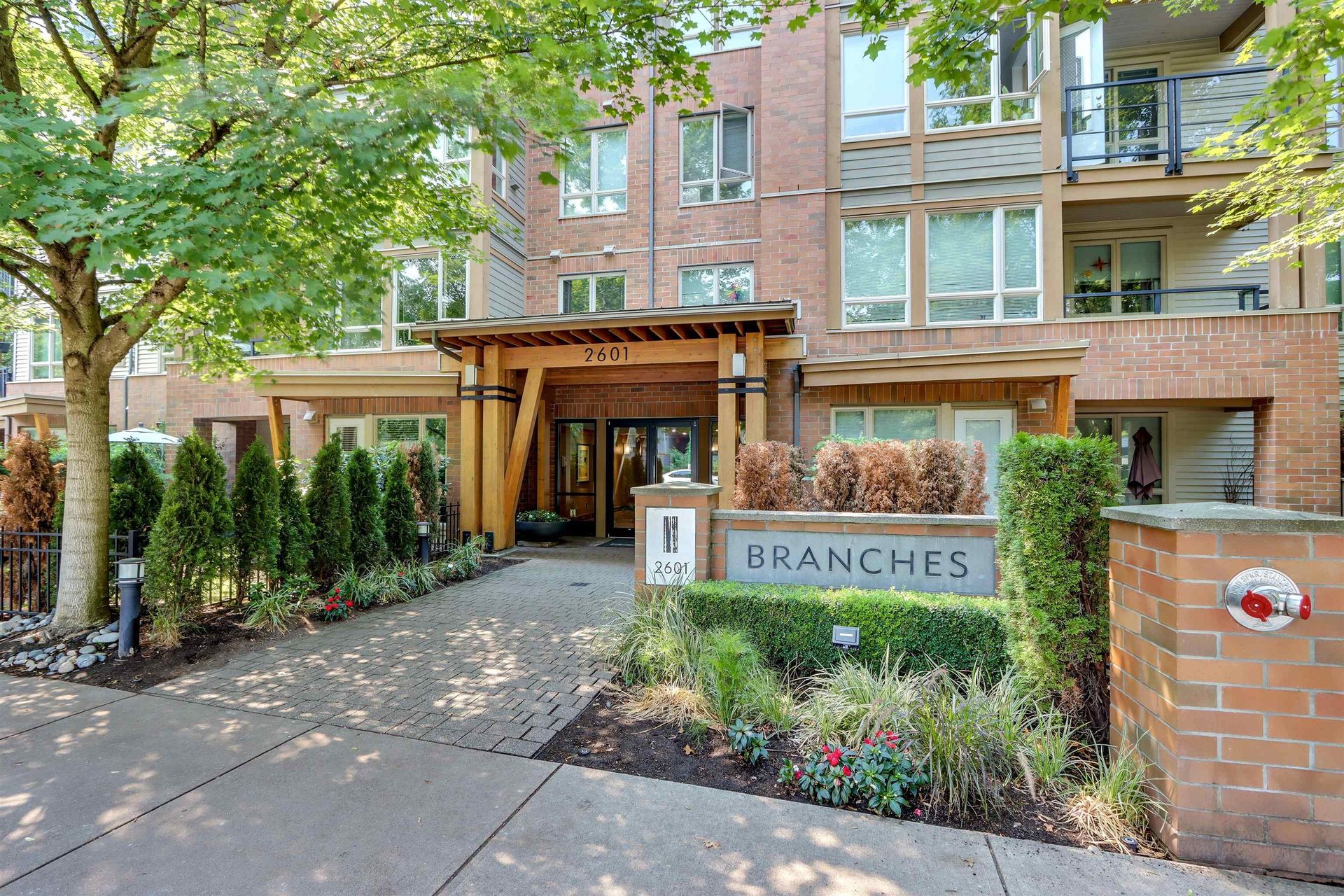 96820 at 403 - 2601 Whiteley Court, North Vancouver