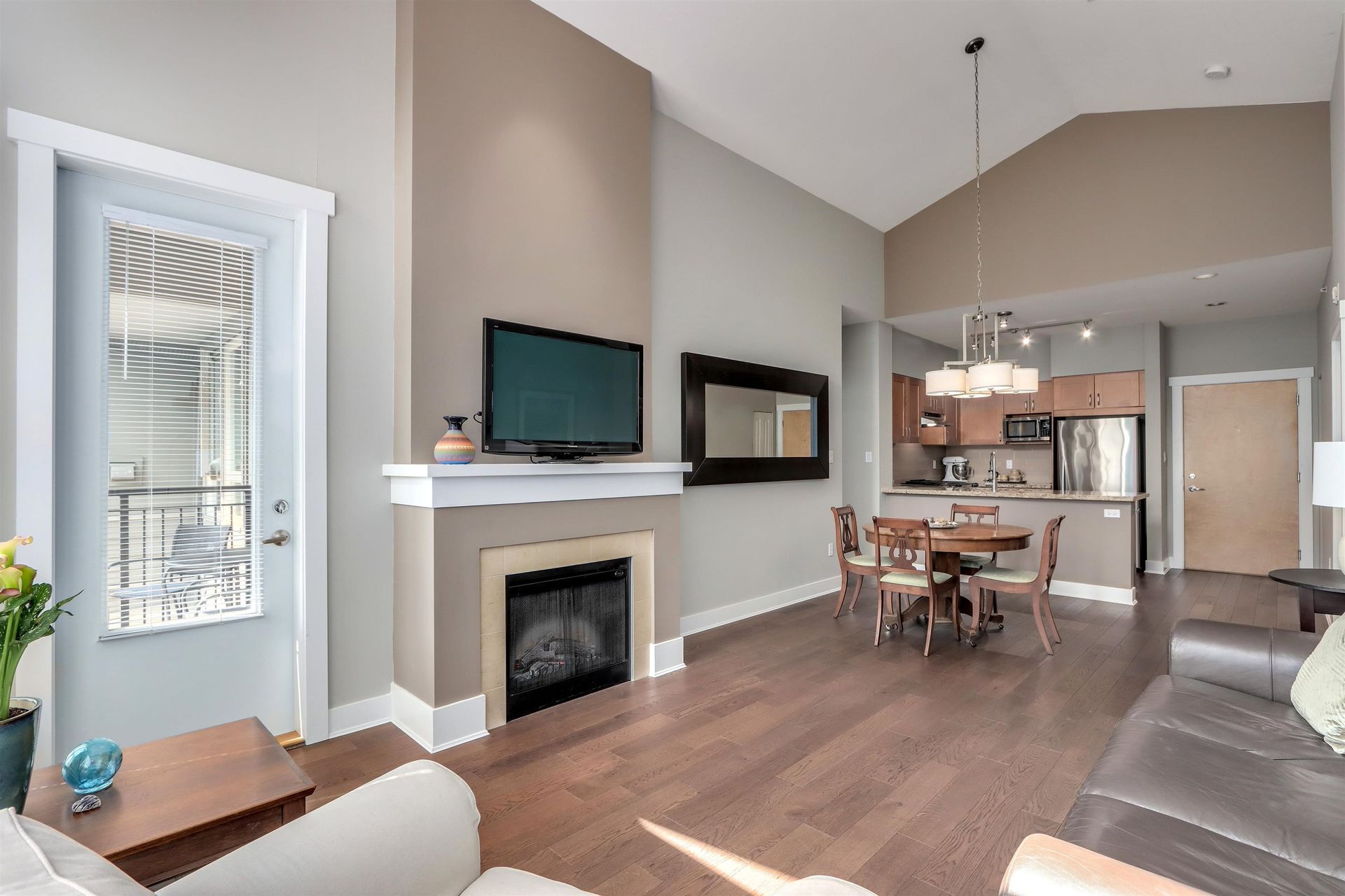 96826 at 403 - 2601 Whiteley Court, North Vancouver