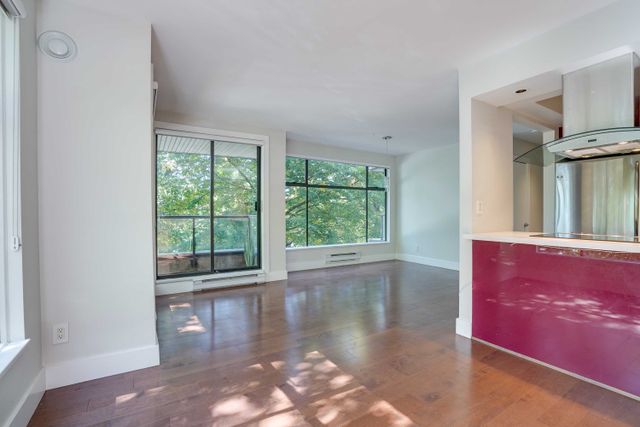 97214 at 201 - 1702 Chesterfield Avenue, North Vancouver