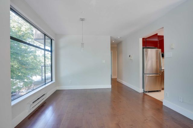 97239 at 201 - 1702 Chesterfield Avenue, North Vancouver