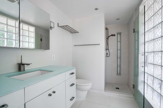 97264 at 201 - 1702 Chesterfield Avenue, North Vancouver