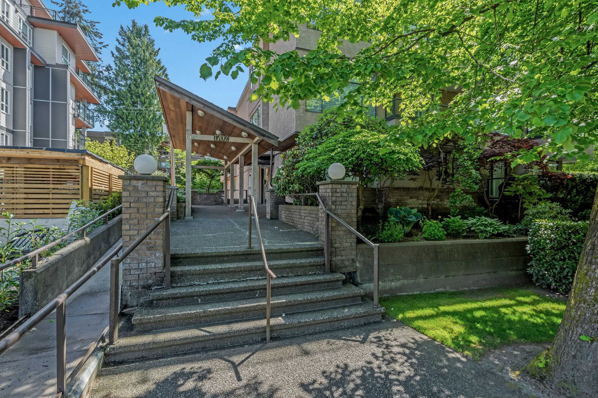 97189 at 201 - 1702 Chesterfield Avenue, North Vancouver