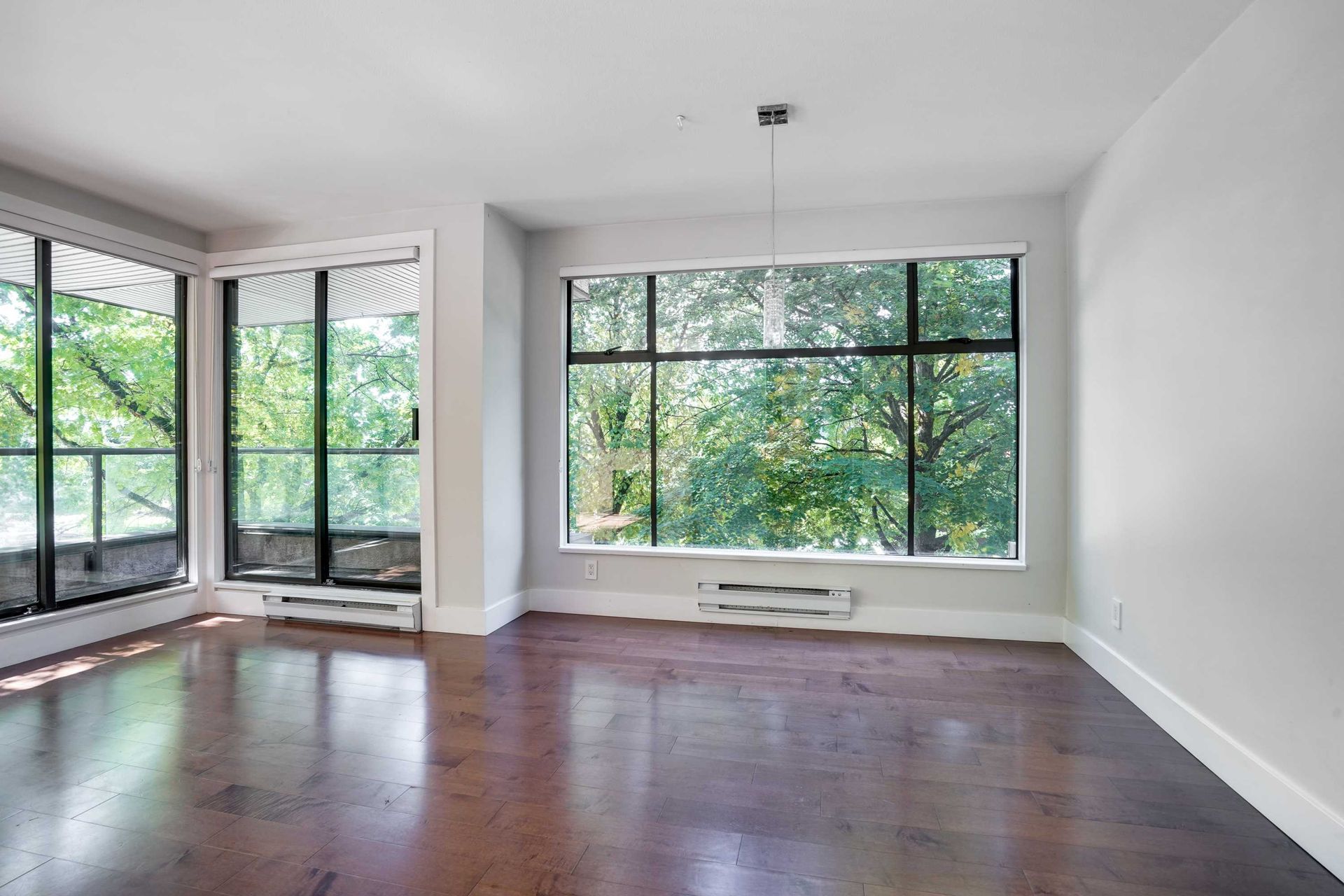 97199 at 201 - 1702 Chesterfield Avenue, North Vancouver