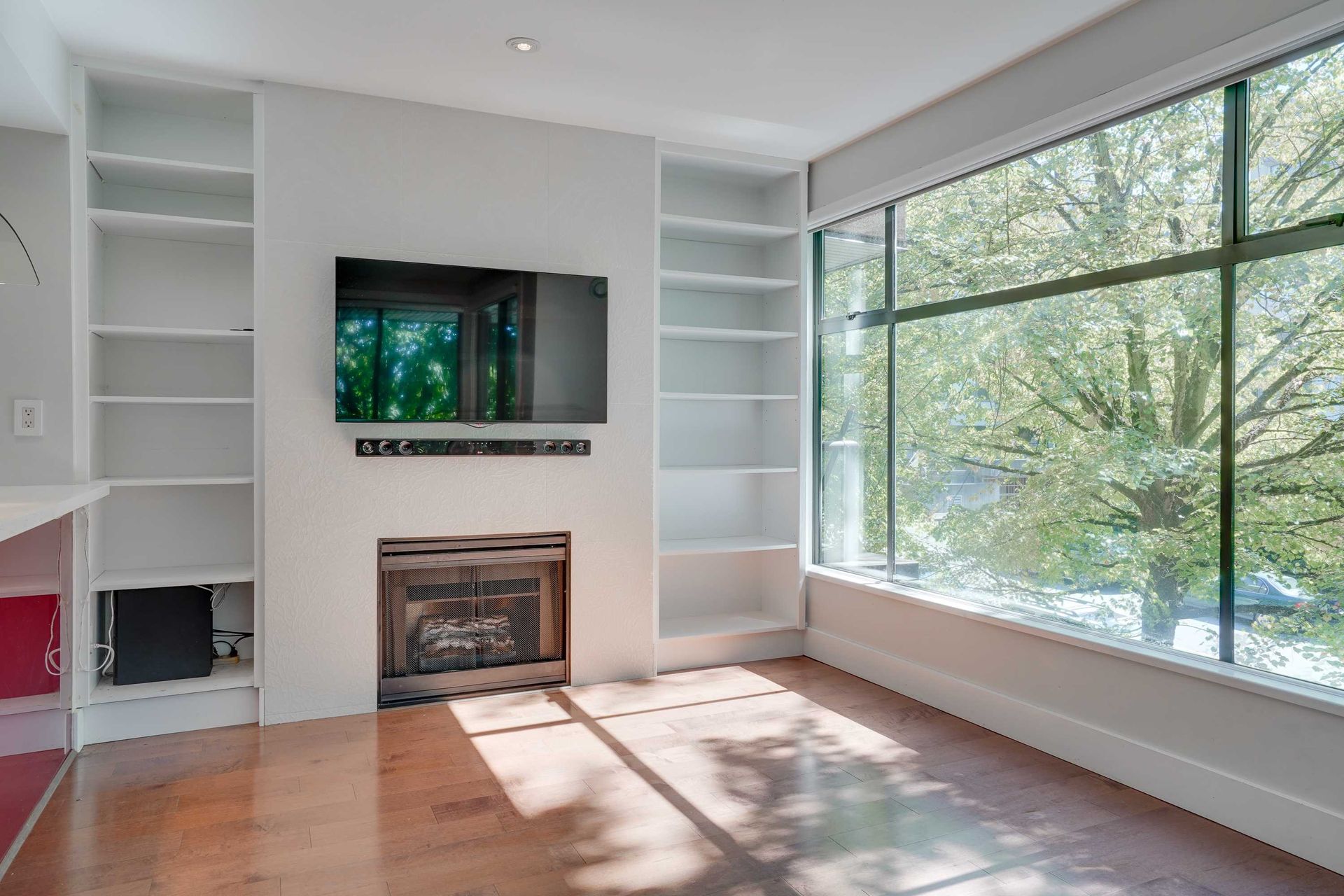 97209 at 201 - 1702 Chesterfield Avenue, North Vancouver