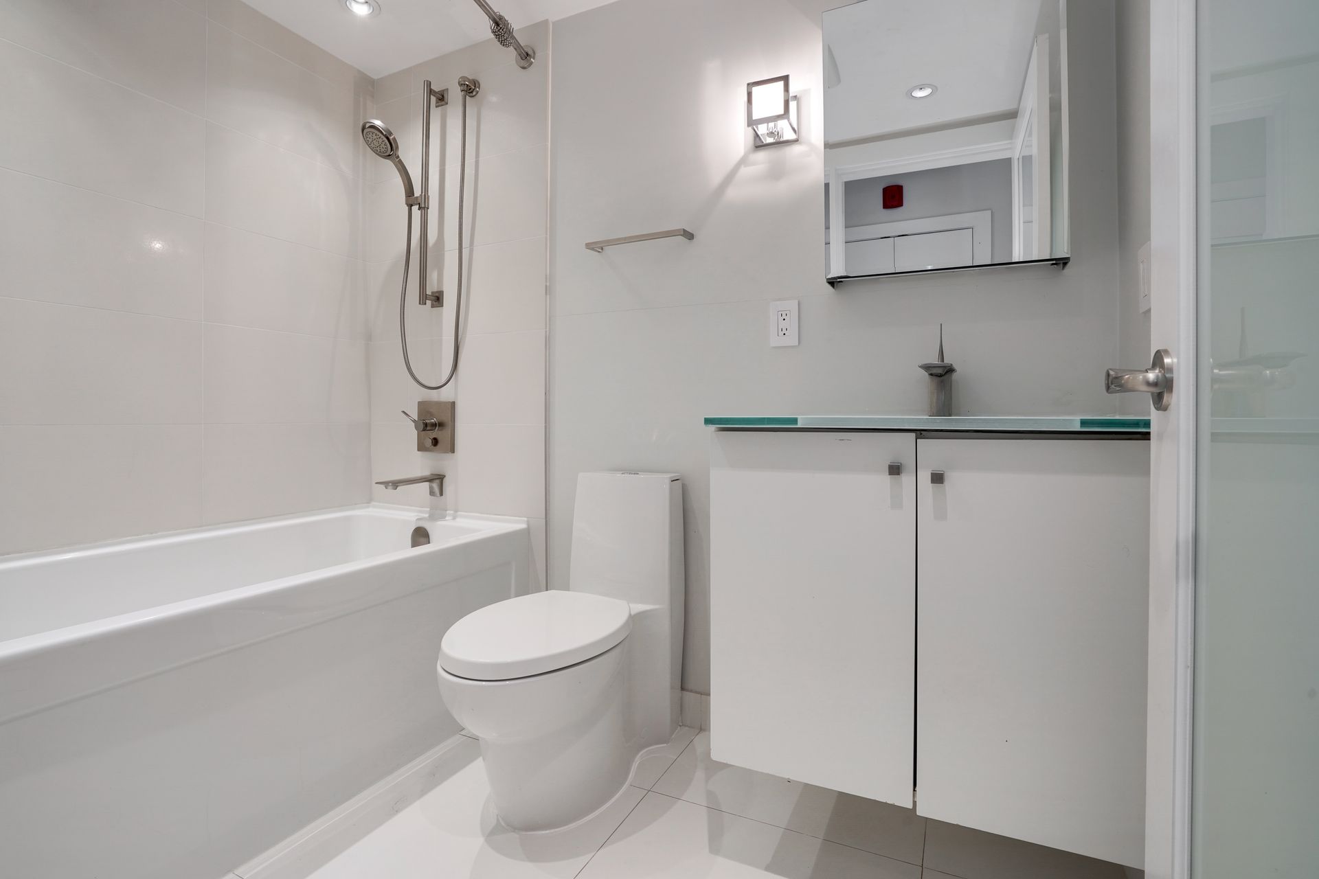 97244 at 201 - 1702 Chesterfield Avenue, North Vancouver