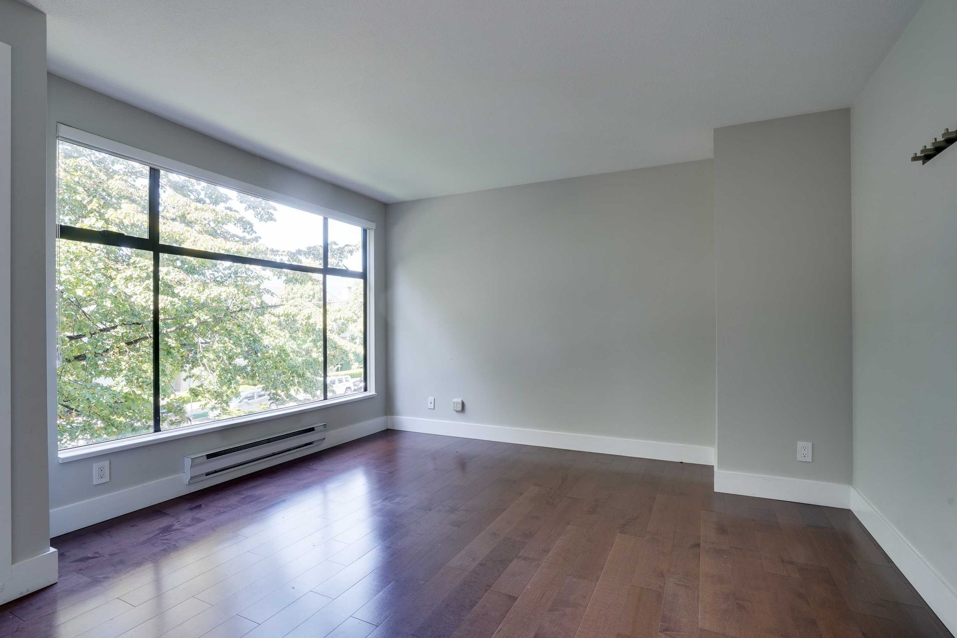 97249 at 201 - 1702 Chesterfield Avenue, North Vancouver