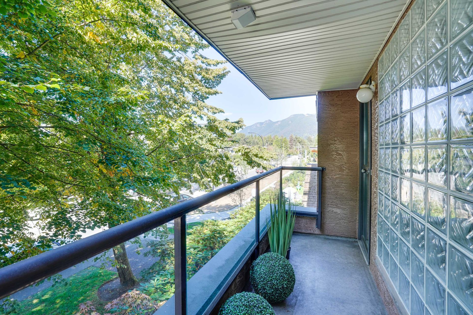 97269 at 201 - 1702 Chesterfield Avenue, North Vancouver