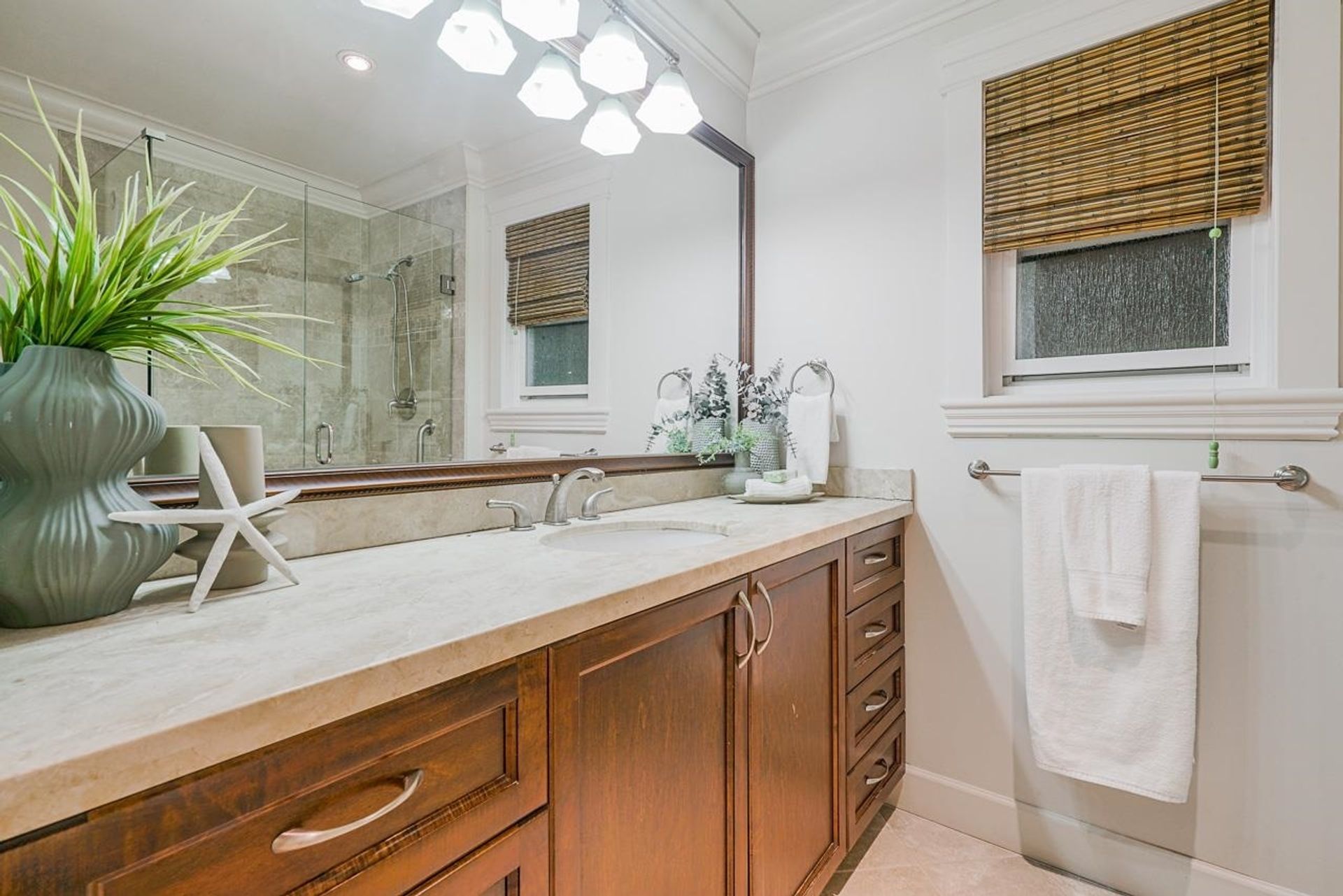 97358 at 2640 Chesterfield Avenue, North Vancouver