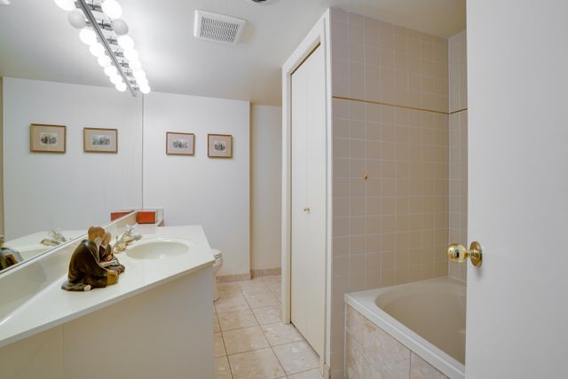 97704 at 405 - 168 Chadwick Court, North Vancouver