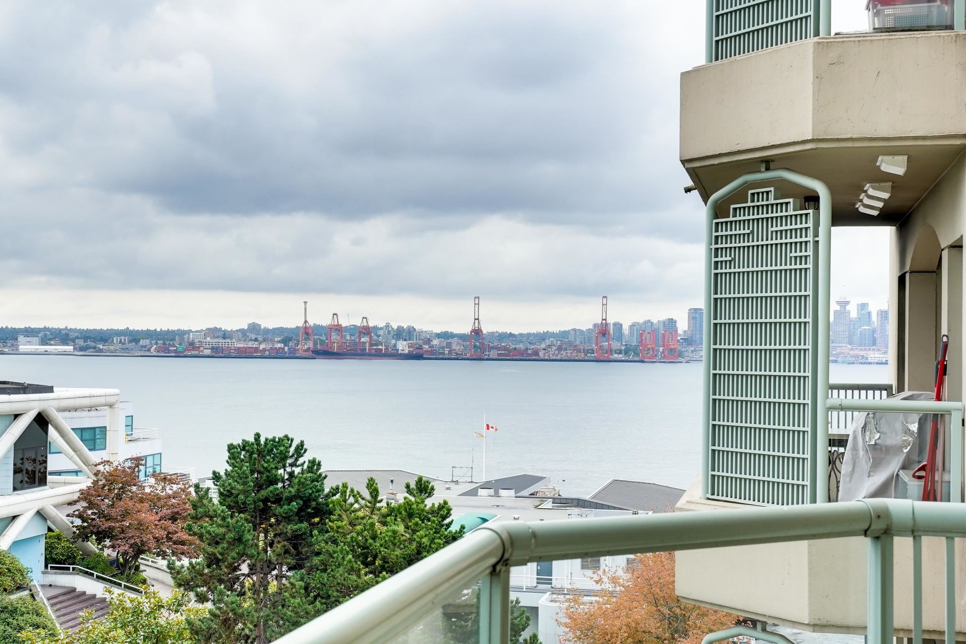 97752 at 405 - 168 Chadwick Court, North Vancouver