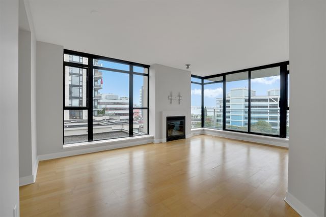 97823 at 513 - 175 1st Street W, North Vancouver