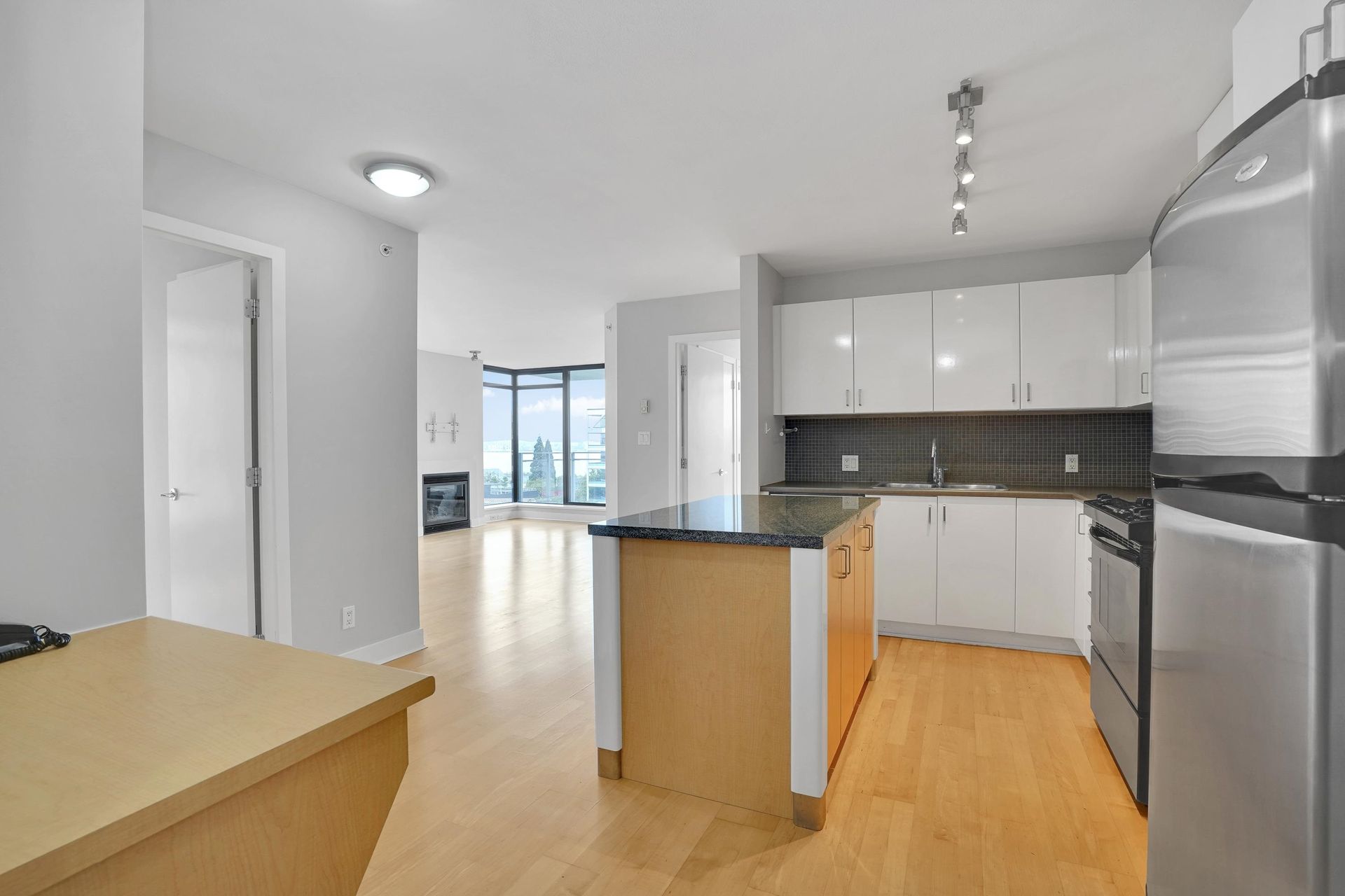 97787 at 513 - 175 1st Street W, North Vancouver