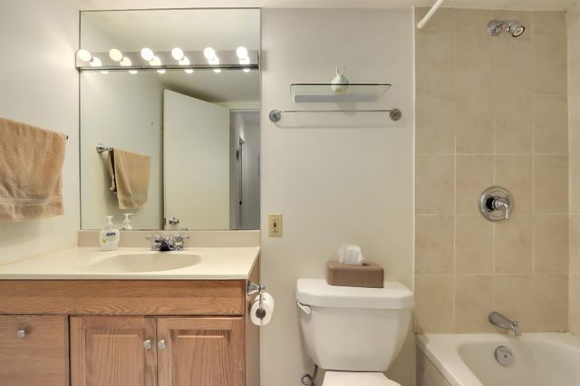 98026 at 311 - 555 28th Street W, North Vancouver