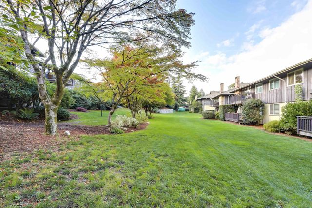 98028 at 311 - 555 28th Street W, North Vancouver