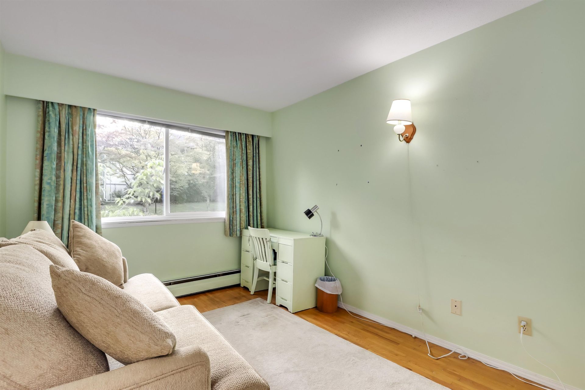 98025 at 311 - 555 28th Street W, North Vancouver