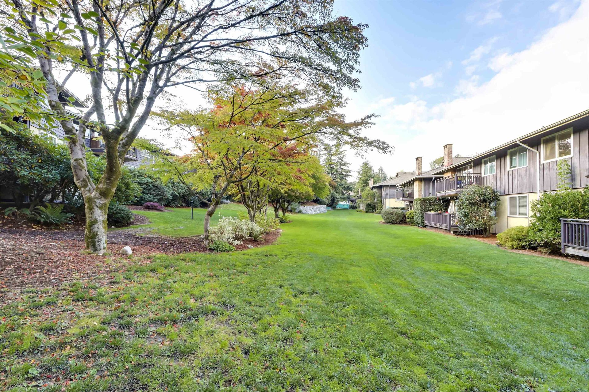 98028 at 311 - 555 28th Street W, North Vancouver